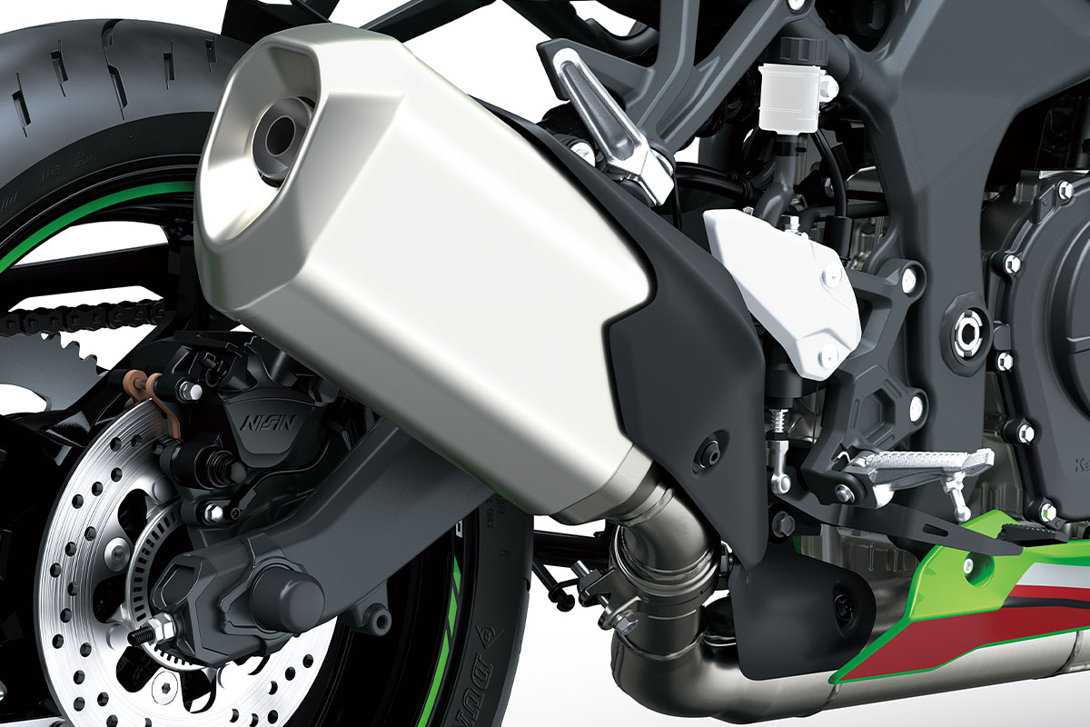 Kawasaki Ninja ZX-25R 2023 về VN, giá gần 200 triệu, đấu Honda